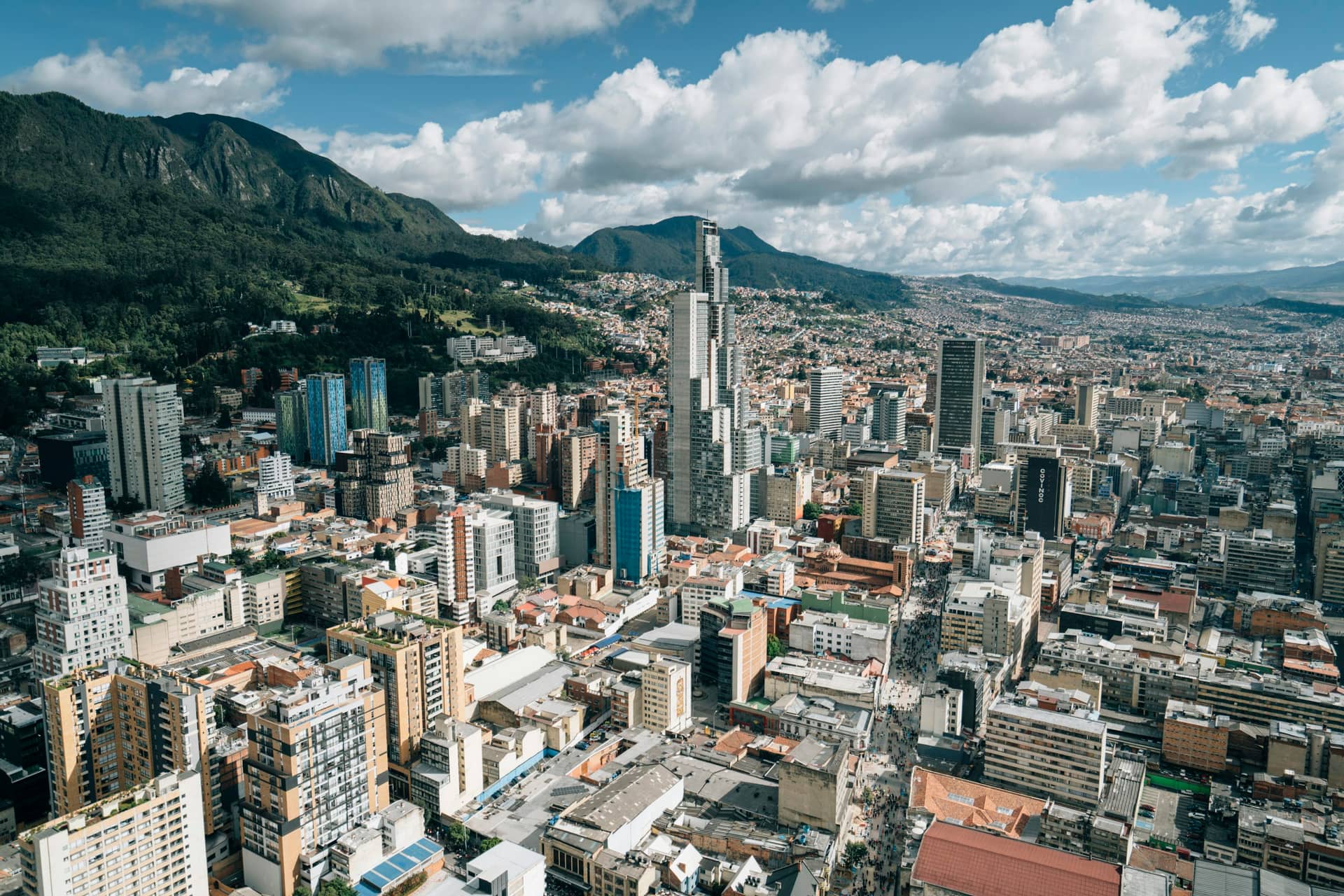 Campaña de publicidad exterior de Bagu Medios en Bogotá