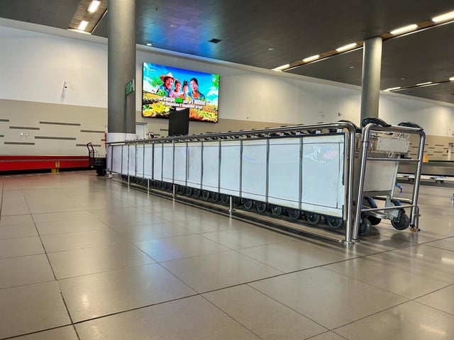 Miniatura: Mapa del aeropuerto El Dorado con ubicación estratégica de puntos de servicio publicitario