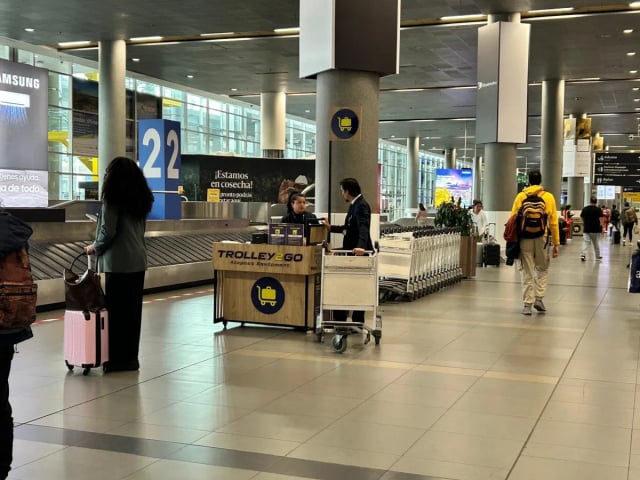 Miniatura: Barra publicitaria aeropuerto internacional El Dorado para marcas premium